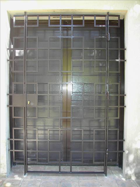 Grille ouvrante moderne